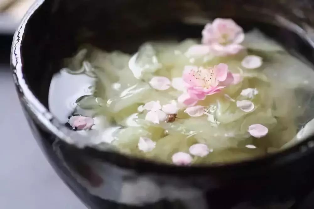 吃切糕胃疼_吃了糕点后胃痛很_蛋糕吃完胃疼