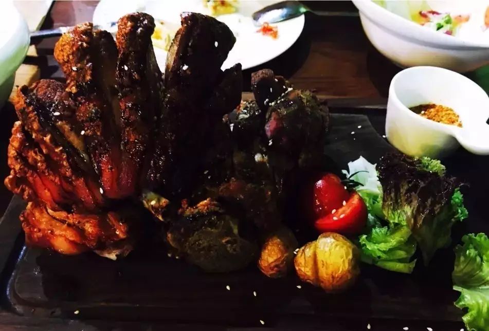 经典复古西餐厅装修_复古装修风格饭店_复古风餐厅装修