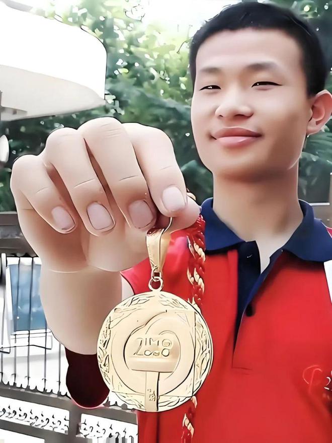 你赞同韦东奕的生活方式嘛_韦东奕数学成果_陶哲轩7小时韦东奕
