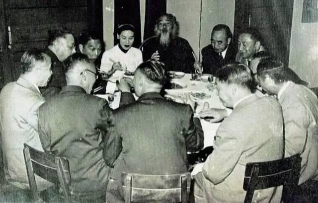 画家美食家_画家吃饭_美食画家
